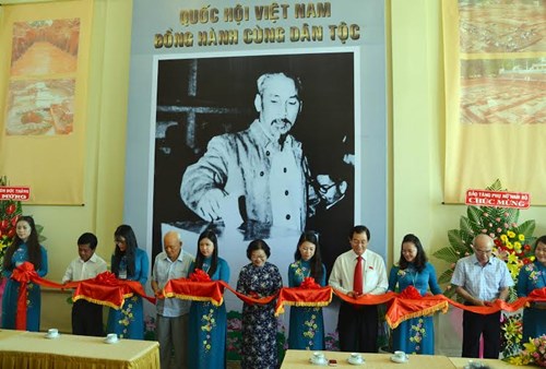 ວາງສະແດງຫົວເລື່ອງສະເພາະ“ສະພາແຫ່ງຊາດຫວຽດນາມຮ່ວມເດີນທາງພ້ອມກັບປະເທດຊາດ”ຢູ່ນະຄອນໂຮ່ຈິມິນ